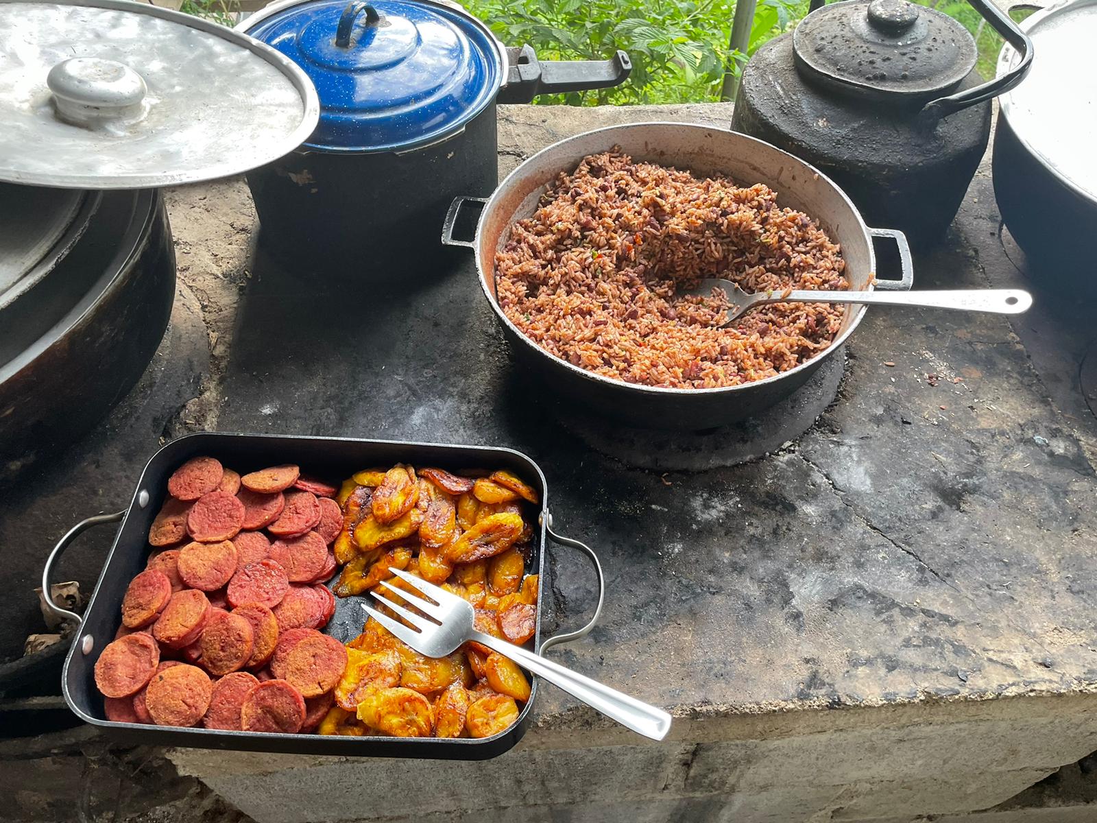 Costa Rican breakfast of sausage, plantain, rice in outdoor kitchen. Image by Rajdeep Dasgupta